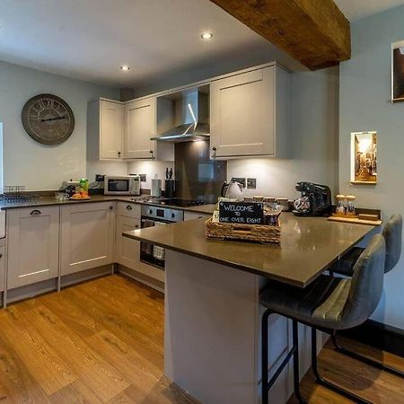 One Over Eight - Luxury One Bed Apartment Whitby Exterior foto