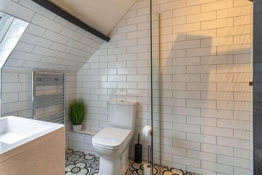 One Over Eight - Luxury One Bed Apartment Whitby Exterior foto